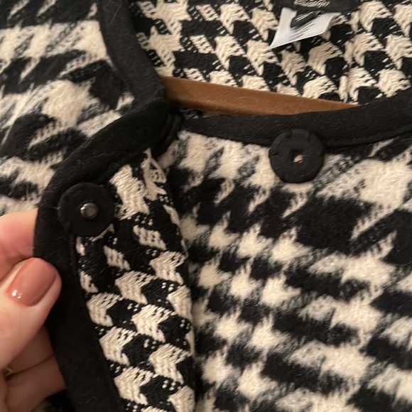 Talbots black and white cape - Picture 3 of 8